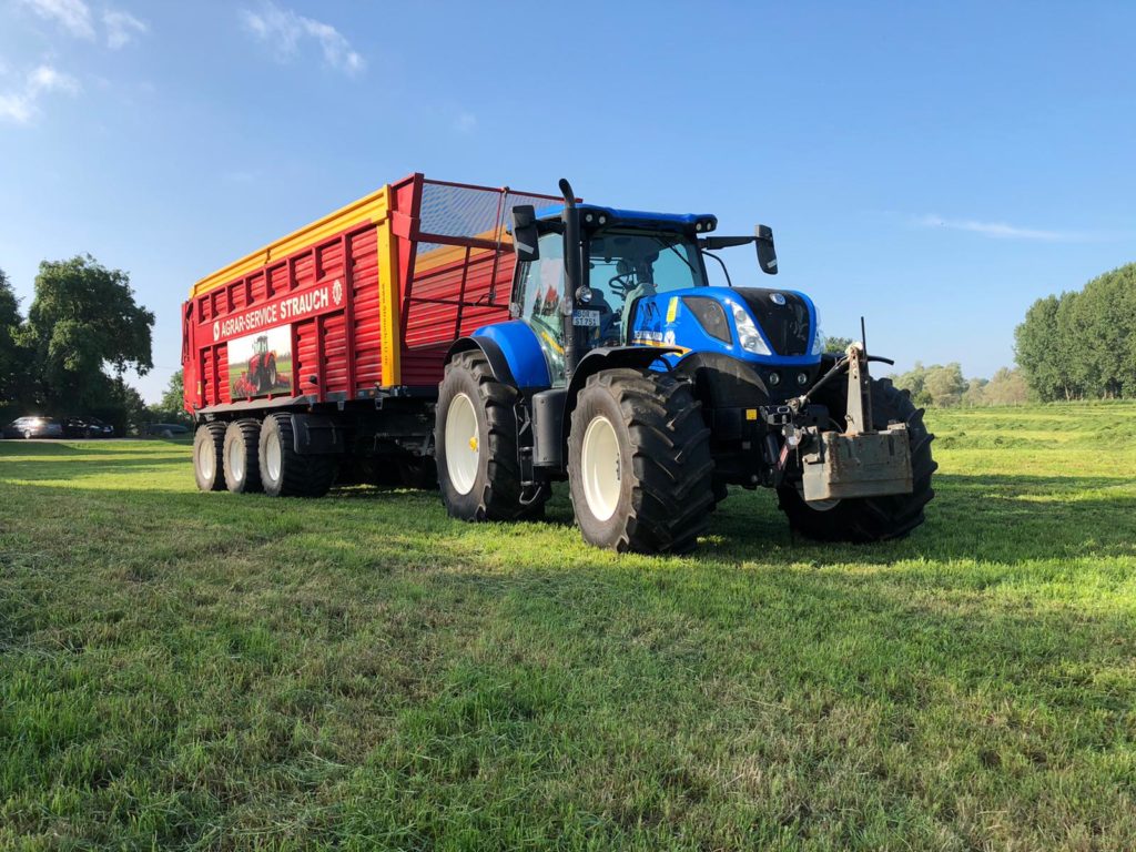 New Holland T7.210 mit Schuitemaker SiWa 840